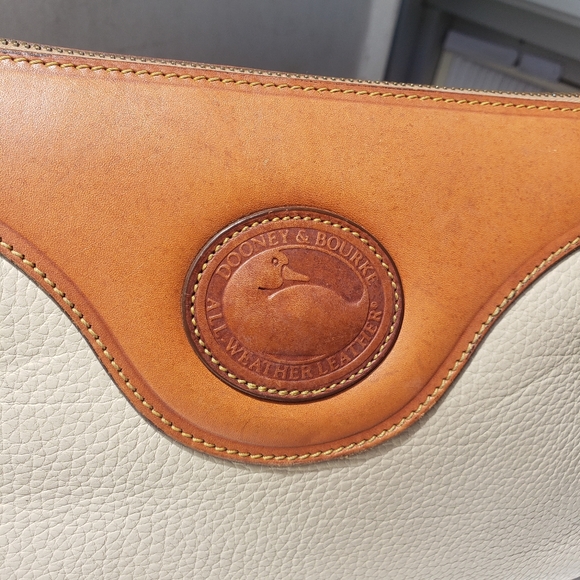 Vtg 90s Dooney & Bourke AW Beige British tan Pebbled Shoulder Bag - Picture 3 of 16